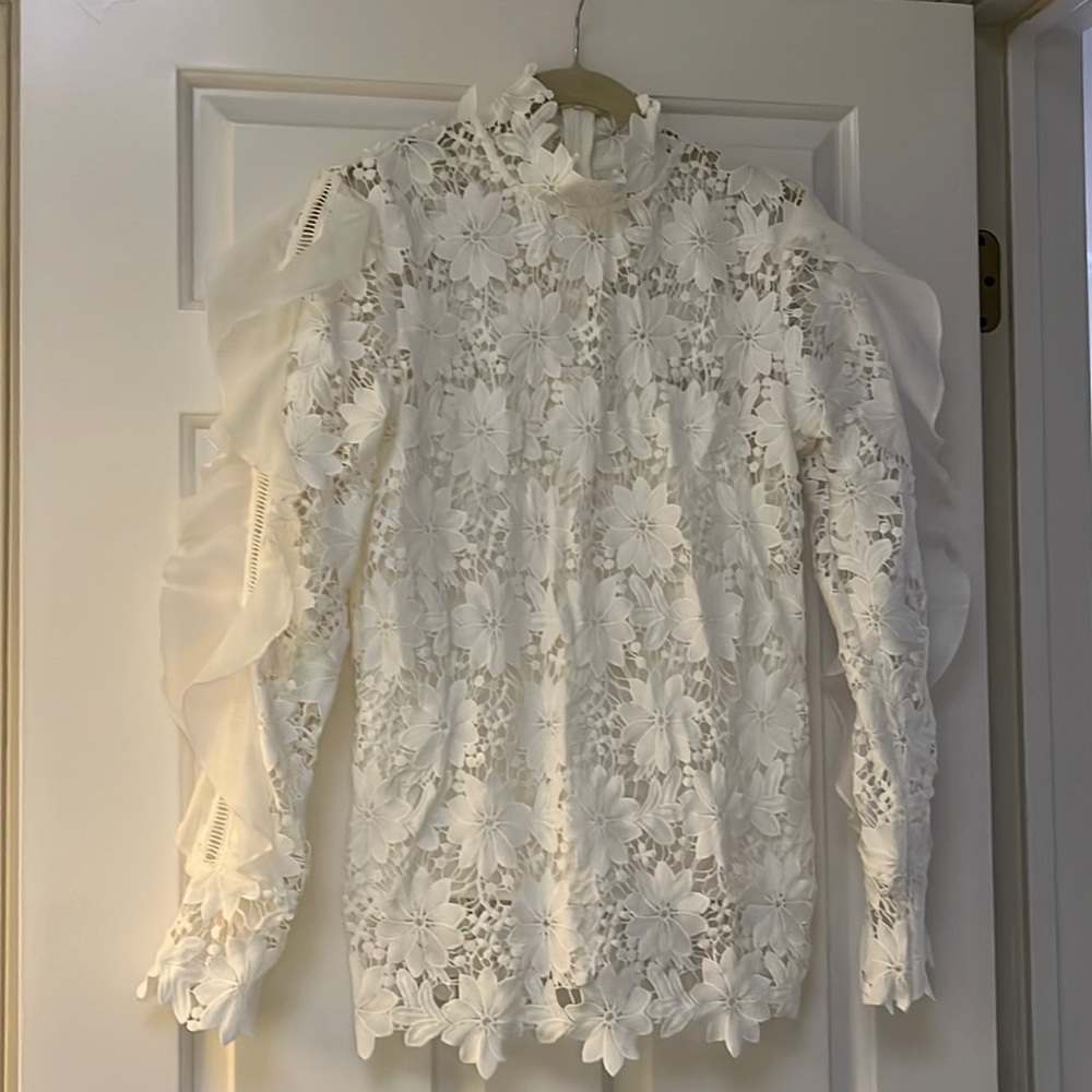 Lovely lace lined Chicwish top XS with sleeve detail and high neck.